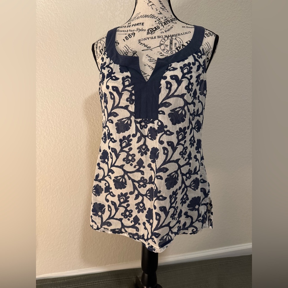 Old Navy Navy and White Floral Tank Top, light weight linen. Feminine cut.